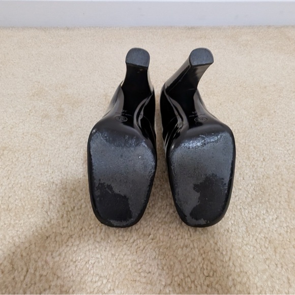 Chanel size 8 black patent leather high heel with Chanel in gold on heel. - Picture 13 of 16